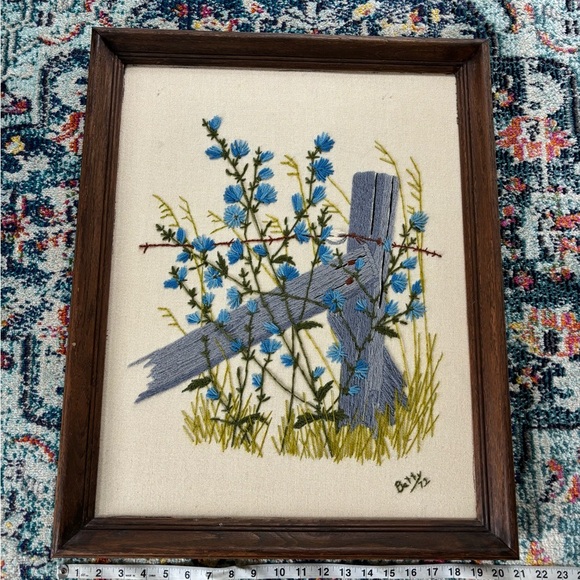 Vintage country roadside blue flowers chicory wood framed embroidered crewel - Picture 7 of 8